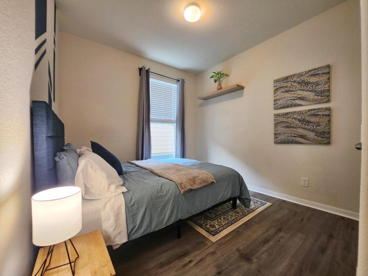 4 Bedroom Home Near Downtown Med Center Nrg Stadium Pearland Skyview Long By Ion Rentals Houston Dış mekan fotoğraf